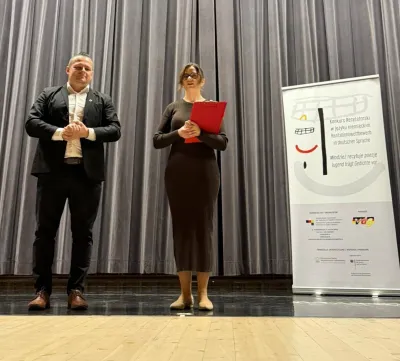 Poezja w dwóch językach. Za nami rejonowe eliminacje konkursu „Młodzież Recytuje Poezję” w Ozimku