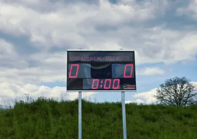 Nowoczesna tablica wyników na Stadionie Miejskim w Ozimku