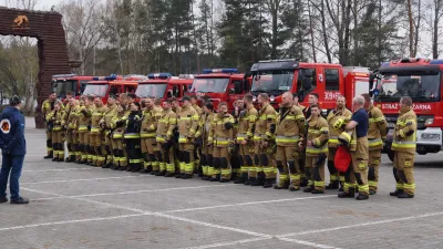 Strażacka mobilizacja w krainie dinozaurów. Ćwiczenia jednostek OSP w JuraParku Krasiejów