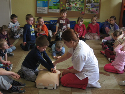 Zajęcia z pierwszej pomocy w Przedszkolu Publicznym nr 6 w Szczedrzyku