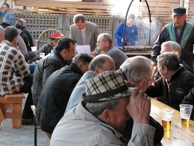 Biesiada była udana trwała do późnej nocy.