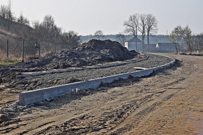 Budowa drogi gminnej pomiędzy torami PKP i ulicą Słoneczną w rejonie wykopalisk w miejscowości Krasiejów