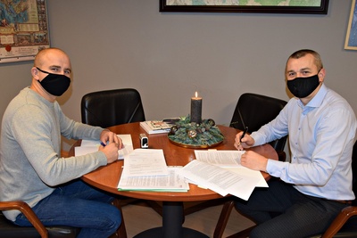 Podpisano umowy na remont ul. Łąkowej w Szczedrzyku i przebudowę ul. Leśnej w Antoniowie