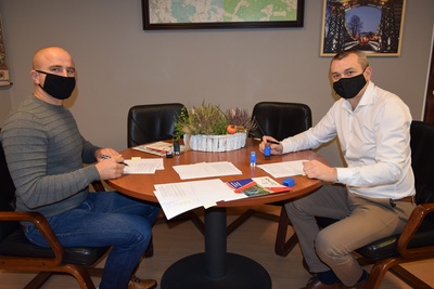 Cztery umowy na modernizację dróg gminnych podpisane!