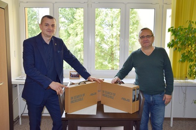 Przekazanie laptopów dla szkół z terenu Gminy Ozimek