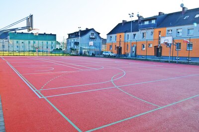 Boisko wielofuncyjne przy MOSiR w Ozimku