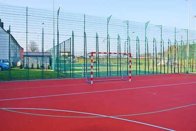 Boisko wielofuncyjne przy MOSiR w Ozimku