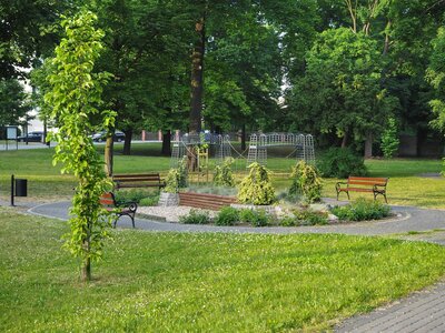 02 - Ozimek - park%%2C dawny cmentarz ewangelicki