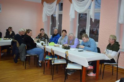 Na zdjęciu zebranie wiejskie w Mnichusie