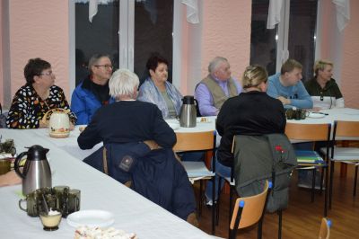 Na zdjęciu zebranie wiejskie w Mnichusie