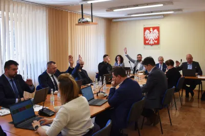 Radni o budżecie, mieszkaniach i drogach - sesja Rady Miejskiej w Ozimku