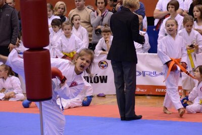 Zawodniczka podczas konkurencji kumite fantom