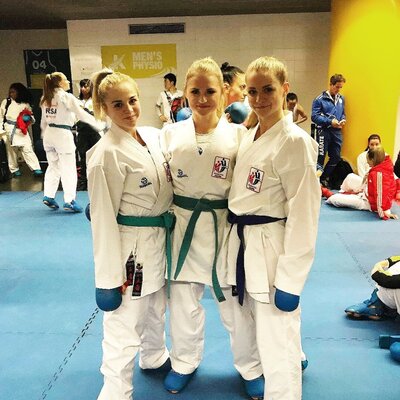 Drużyna kobiet w Kumite drużynowym