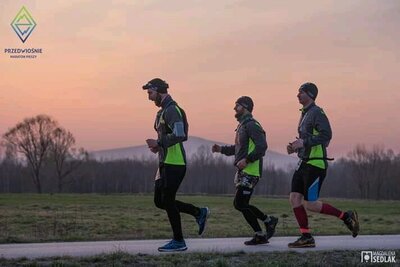 Wschód słońca podczas biegu