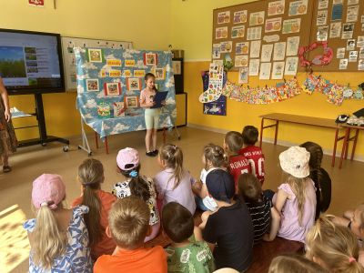„WESOŁY ŚWIAT W POEZJI DLA DZIECI” – wyjątkowe spotkanie przedszkolaków z PP Nr 4 z uczniami SP  Nr 1