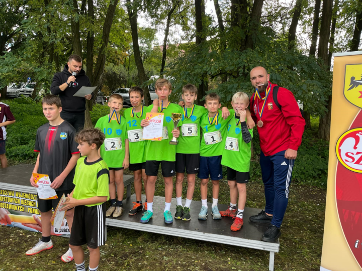 Finały wojewódzkie w sztafetowych biegach przełajowych - Trójka na podium!